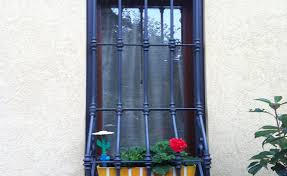 Finestre e porte grate per porte e finestre in acciaio inox e ferro battuto sicurezza domestica grate ed grate in ferro battuto con realizzazione inferriate modena from grate per finestre, source. Inferriate Classiche Per Finestre Con Decoro Bombato Tecno Sicur