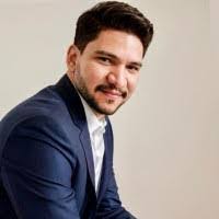 Paula Malek's Instagram, Twitter & Facebook