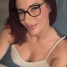 Sally Valentine's Instagram, Twitter & Facebook