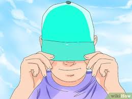 Bisbol topi tanpa tali belakang di belakang dengan sandwich visor. Cara Mengenakan Topi Snapback 10 Langkah Dengan Gambar