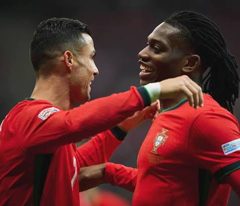 🐐 X 🏄‍♂️ After a magnificent run from midfield, Rafael Leão shoots and  hits the post, the ball comes back to the feet of Cristiano Ronaldo and  it's goaaaaal ! ❤️‍🔥🇵🇹