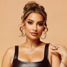 Shannetta Jackson's Instagram, Twitter & Facebook