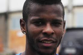 Erick Flores diz que apesar de problemas no salário, jogadores do Avaí  sempre entram em busca da vitória