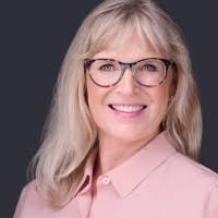 Lisa Wymer's Instagram, Twitter & Facebook