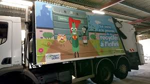 Marquage Adhesif Sur Benne A Ordures Camion Poubelle Par Www Vireoverso Com Triselectif Ecologie Information L Marquage Vehicule Bennes A Ordures Benne