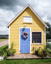 Cute Little Yellow House Haus Aussenfarben Aussenwandfarbe Bemalte Hauser