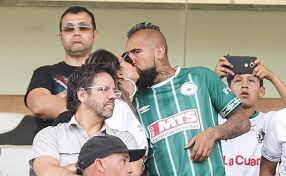 Install aiscore app on and follow rodelindo roman vs coquimbo unido live on your mobile! Arturo Vidal Pasa De Hinchar Por La Seleccion Chilena A Poner Sus Buenas Vibras En Rodelindo Roman Vs San Antonio Unido