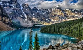 Kanada Prowincja Alberta Park Narodowy Banff Jezioro Moraine Gory Drzewa Moraine Lake Moraine Lake