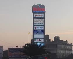 I vigili del fuoco hanno lavorato tutta la notte. Google Maps