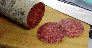 Für kleinkinder reicht etwa ein teelöffel, um zu einer salzvergiftung zu führen. Salami Furs Baby Ab Diesem Alter Darf Sie Aufs Brot Familie De