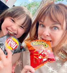 Lora Oliver (@theloraoliver) • Instagram photos and videos