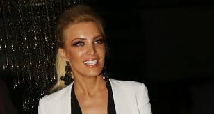 Μου ζήτησες ένα κομποσκοίνι download. Katerina Kainoyrgioy Mas Apokalyptei Me Mia Fwtografia Th Nea Prwinh Ths Synh8eia Fthis Gr