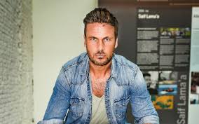 De gemiddelde leeftijd van die vrouwen bedroeg 27,6 jaar. Familie Acteur Tom Dingenen Openhartig Dit Komen De Vrouwen Tegen Me Zeggen Sinds Ik Op Televisie Kom Nieuws365