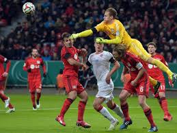 Who would hakan calhanoglu spend the last night of his life with? Bayer Leverkusen Tanzt Dank Calhanoglu Weiter Auf Drei Hochzeiten Fussball