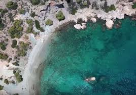 Αρχαίος λιμένας σαλαμίνας ξενοδοχεία κοντά σε: Ayth Einai H Kryfh Paralia Ths Salaminas Mia Fysikh Pisina Xarisei Mi