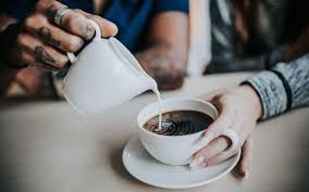 Endlich Die Perfekte Vegane Milch Fur Den Kaffee Veganblatt Kaffeesahne Vegane Milch Kaffee