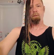 Do bands play at Rocklahoma during rain?