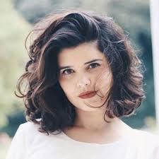 For french women, hair tends to be natural, and a little bit undone and messy. Layers Haircut In French Surat Mib