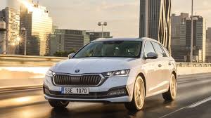 The škoda octavia is a small family car produced by the czech car manufacturer škoda auto since the end of 1996. Skoda Octavia Combi Iv So Viel Kofferraum Kostet Der Hybrid Antrieb Auto Verkehr