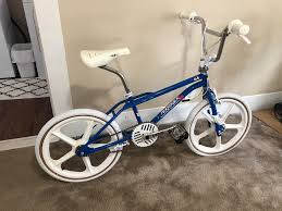 Image result for Bleu Moyen 1988 ARO