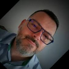 Pour ce nouveau portrait, nous vous présentons Gregory CERIEIRO ! 👥  Gregory a rejoint le magasin de Dinard le 1er septembre 2021, en tant que  directeur 👏🏻 Suite à un bachelor Management