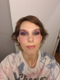 What to wear for a gender reveal party?