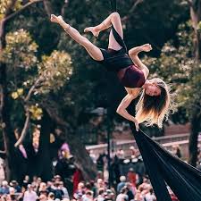 Sarah Windley (@thecurtainclimber) • Instagram photos and videos