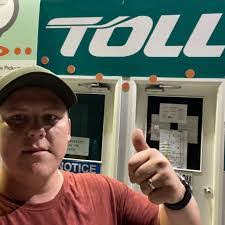 Sarah Hooke's Instagram, Twitter & Facebook