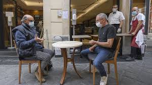 Aperture serali di bar e ristoranti con tavoli all'aperto, ripartenza di cinema e teatri e possibilità di spostarsi liberamente tra regioni in fascia a basso rischio. Zhvpak3xinolvm