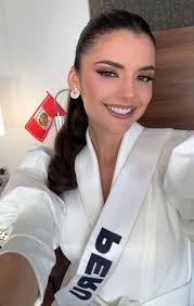 Tati lista para su entrevista con el jurado calificador🇵🇪 Nuestra Miss  Perú 2024 optó por un outfit blanco para esta etapa tan importante del  certamen universal. Toda la suerte del mundo a