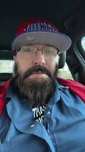 Facet Z Broda Ma Dwie Korzysci