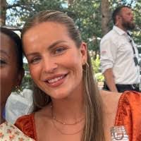 Tara Moen's Instagram, Twitter & Facebook