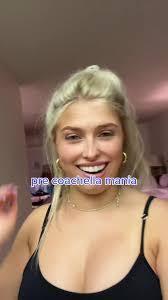 Anna Bess's Instagram, Twitter & Facebook