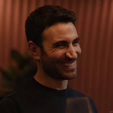 Can We Agree That Pretty Little Liars Should Be Renamed Single White  Female: The TV Version?