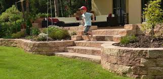 Via Leano Stufen In Nebraska Kies Gartengestaltung Hanglage Steinmauer Garten Gartengestaltung Ideen