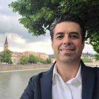 80+ perfiles de «Luis Esquer»