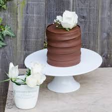 Handmade individual chocolate flowers in a bouquet of three sent direct including delivery and gift card, perfect for your mum on mothers day, or for your wife or girlfriend on valentines. Chocolate Fondant Cake Olison S Cupcakes