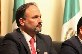 Felicitamos al diputado Carlos Olson por su valiente defensa de la  educación en Chihuahua, al promover la reforma que protege las reglas del  idioma español en las aulas. La identidad y el