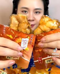 CHÂN GÀ RÚT XƯƠNG ANNA LALA HOT TIKToK‼️ 👉 Sản phẩm Chân Gà Rút Xương được  sản xuất và đóng gói tại Việt Nam 👉 Check mã vạch thoải mái vô tư.