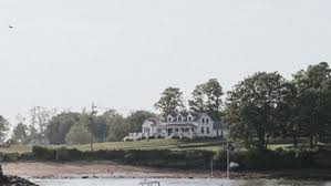 If you want a bite to eat, visit the island's general store for a casual breakfast, lunch or dinner. Great Diamond Island Restaurant Closing Wgme