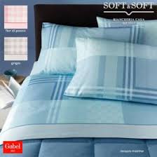 Morbido e vellutato il filato e una stampa evergreen con pois panna sul fondo color sabbia. Completo Lenzuola Letto Singolo In Flanella Gabel