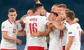 La doar 17 ani și 246 de zile, mijlocașul a avut onoarea de a deveni cel mai tânăr jucător care a participat vreodată la un campionat european. Ijce0x8cmbtyrm