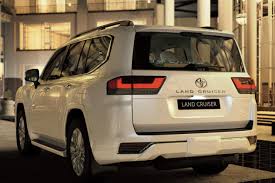 Following images of a group of landcruiser models sitting at a shipping yard last night, toyota's upcoming flagship. Nb1bvbkyz9sdkm