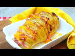 Le patate al forno sono un contorno facilissimo e gustoso ma spesso molte persone mi scrivono che non riescono ad averle belle saporite quindi ecco tutti i consigli per patate al. Patata Ripiena Al Forno La Ricetta Facile E Gustosa Youtube