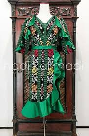 Khusus untuk sahabat fitinline yang ingin membuat dress mungkin anda bisa memilih satu di antara 2 5 model dress sesuai proporsi tubuh yang dapat anda pilih untuk menyempurnakan penampilan. 900 Ide Batik Dan Tenun Ikat Di 2021 Tenun Ikat Batik Pakaian Wanita