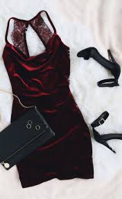 15 Velvet Dress Options That Will Make You Look Amazing In New Years Eve Stylishwomenoutfits Com Fashion Eve Outfit Clothes