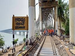 Versprochene hilfen werden nicht ausgezahlt und ausgangssperren. South Central Railway Completes Mega Maintenance Of Bridge Across River Godavari During Lockdown