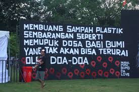 Kebersihan sangat bermanfaat bagi kita dan juga bagi lingkungan sekitar terutama lingkungan sekolah salah satu kegiatannya adalah membuang sampah pada tempatnya. Ibu Rumah Tangga Kunci Penanggulangan Sampah Plastik Mongabay Co Id Mongabay Co Id