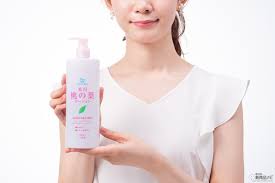 おためし新商品ナビ Blog Archive ペットボトル1本分の大容量 リシャン 薬用桃の葉 ローション 夏のニキビ 肌荒れはさっぱりとケアしよう