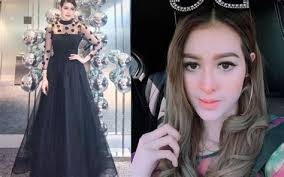 Di usia 19 tahun, beliau telah mendirikan rumah tangga dengan datuk paduka kaiser gurmeet harden pada 31 ogos 2014 dengan wang hantaran. Datuk Paduka Kaiser Gurmeet Eina Azman Bengang Suami Di Kata Tak Kacak Seiras Ebby Yus Eina Mendirikanrumah Tangga Dengan Ahli Perniagaan Datuk Paduka Kaiser Gurmeet Harden Abdullah Pada 31 Ogos 2014 Jyoeclun